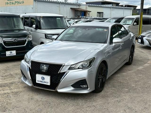 CROWN sedan