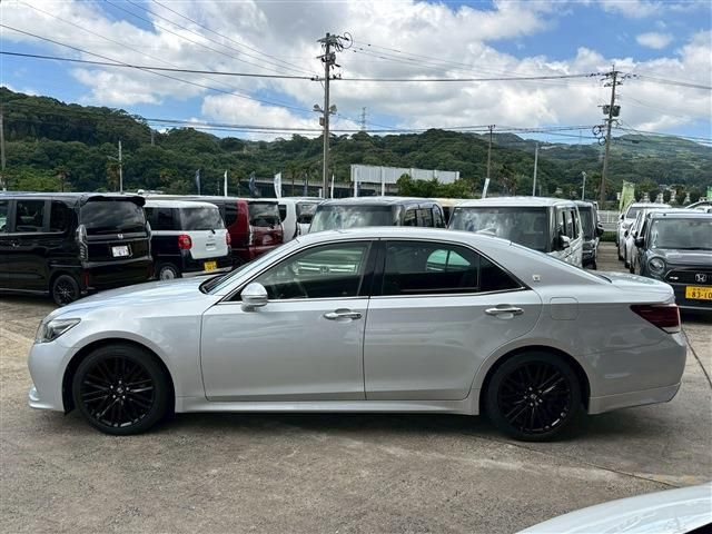 CROWN sedan