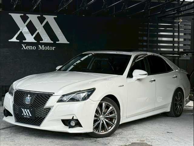 CROWN sedan hybrid