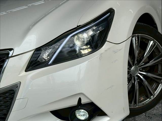 CROWN sedan hybrid