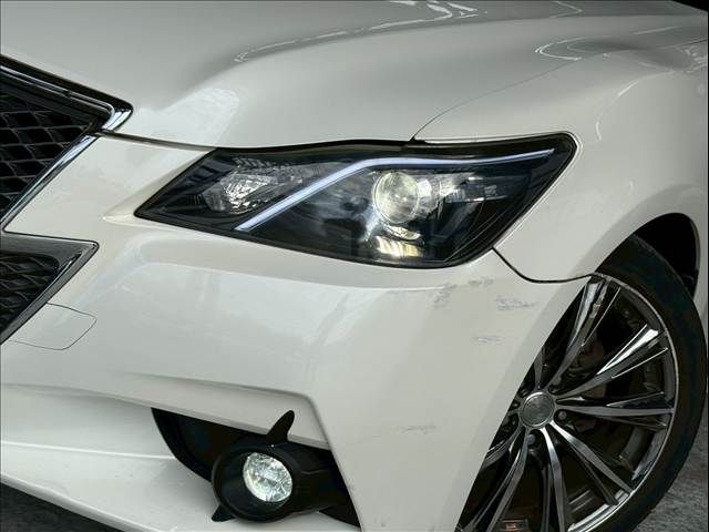 CROWN sedan hybrid