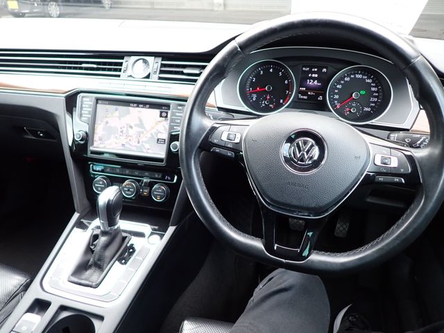 VOLKSWAGEN PASSAT VARIANT