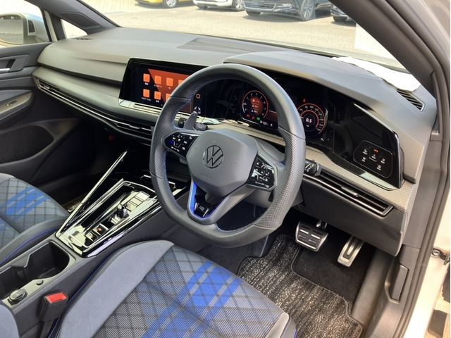VOLKSWAGEN GOLF R