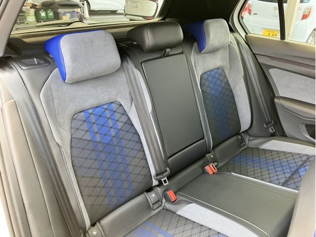 VOLKSWAGEN GOLF R