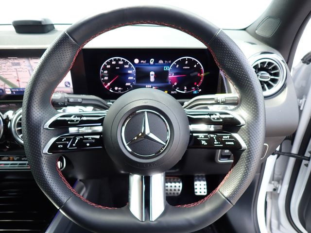 MERCEDES BENZ GLB