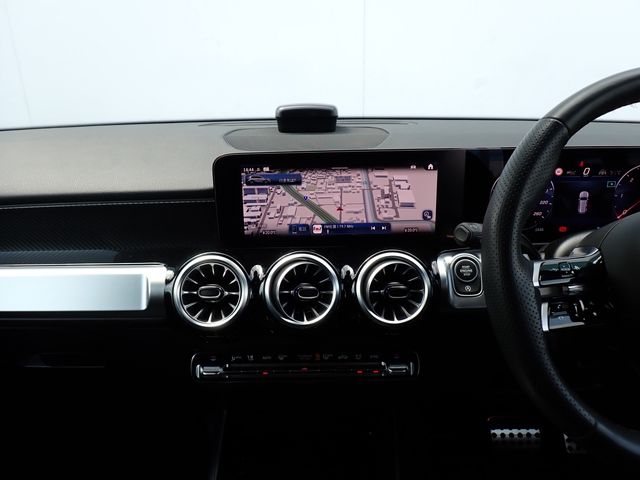 MERCEDES BENZ GLB