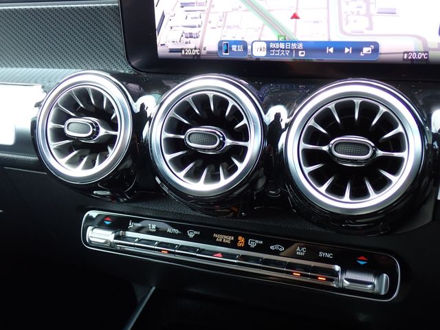 MERCEDES BENZ GLB