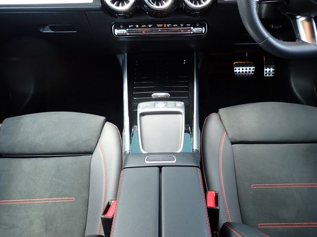 MERCEDES BENZ GLB