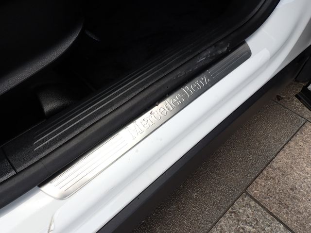 MERCEDES BENZ GLB