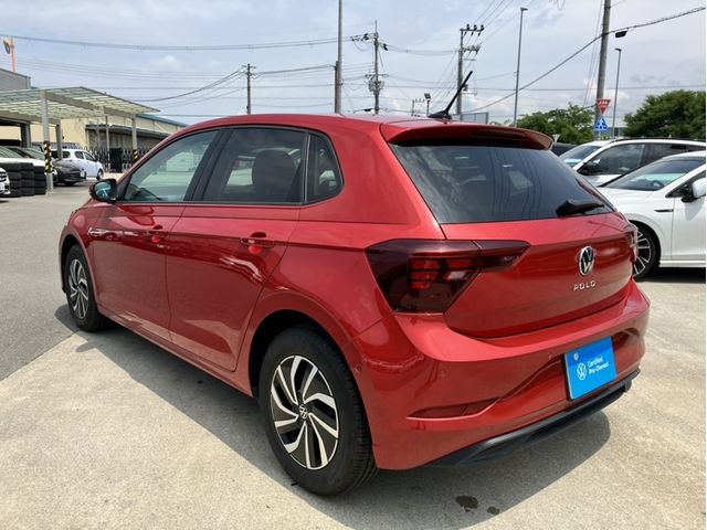 VOLKSWAGEN POLO