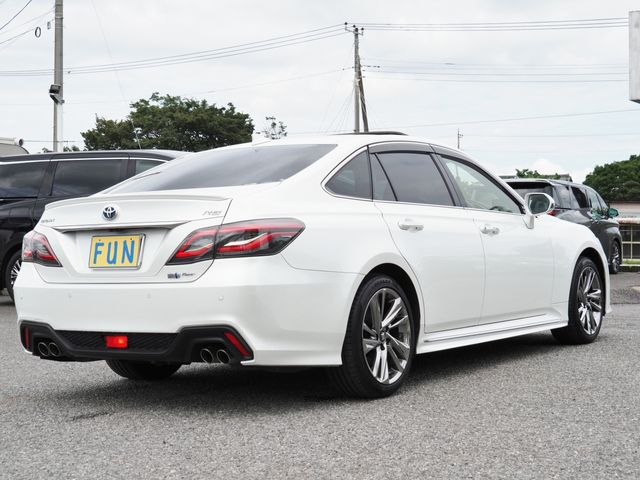 CROWN sedan hybrid 4WD