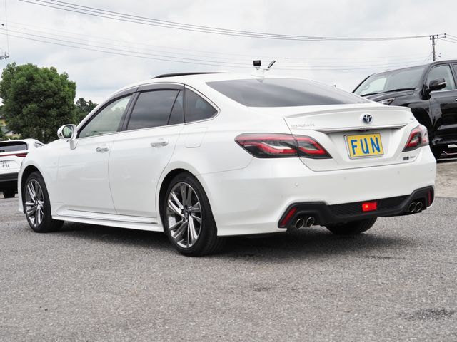 CROWN sedan hybrid 4WD
