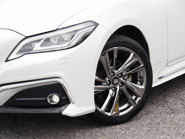 CROWN sedan hybrid 4WD