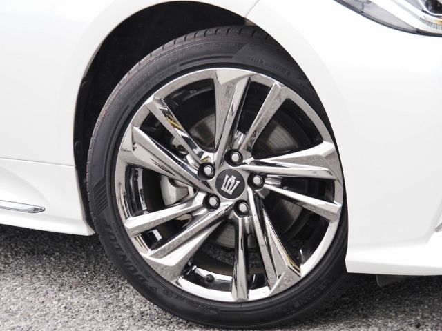 CROWN sedan hybrid 4WD