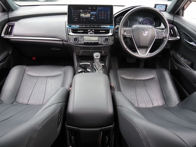 CROWN sedan hybrid 4WD