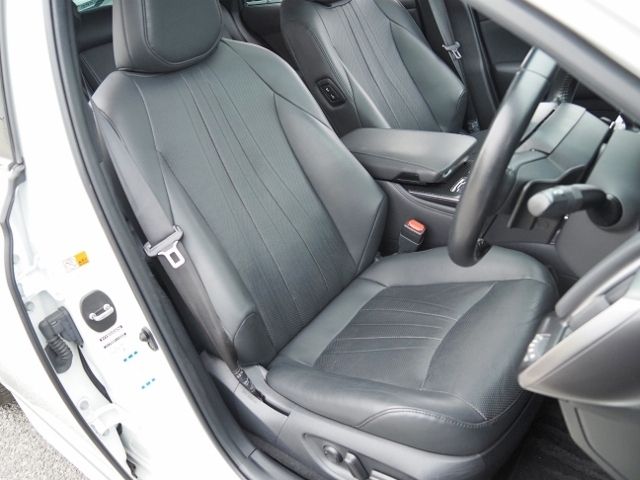 CROWN sedan hybrid 4WD