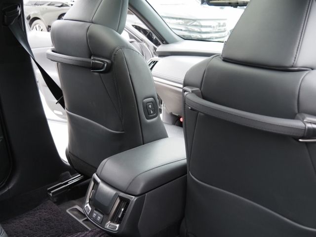 CROWN sedan hybrid 4WD