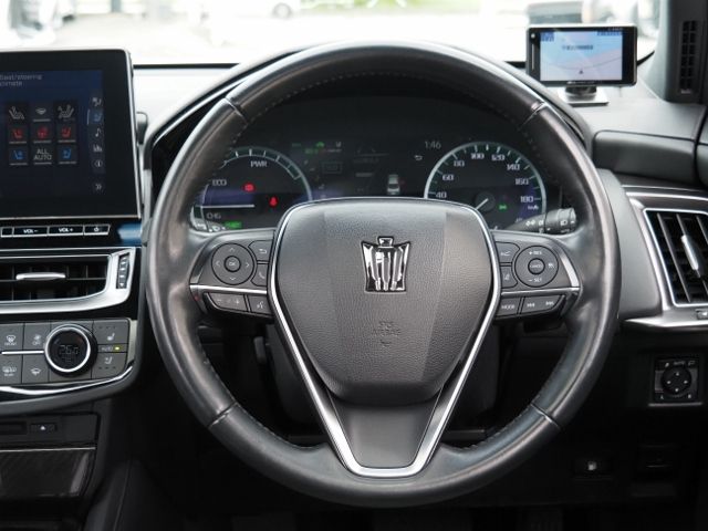CROWN sedan hybrid 4WD