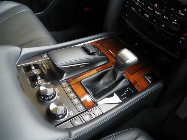 LEXUS LX570 AWD