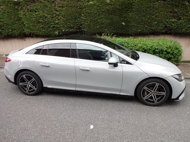 MERCEDES BENZ EQE