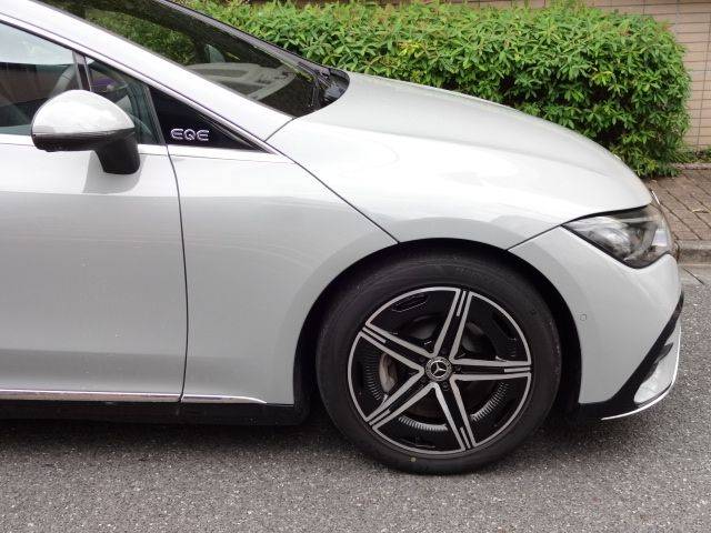 MERCEDES BENZ EQE