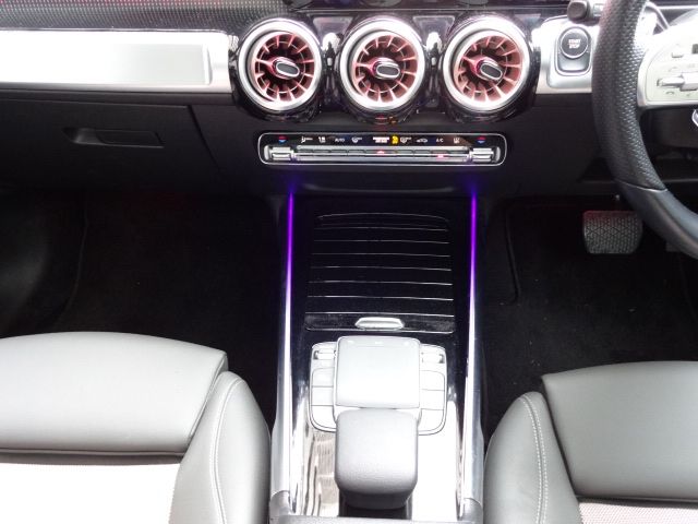 MERCEDES BENZ EQB