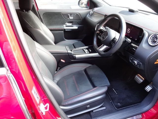 MERCEDES BENZ EQA