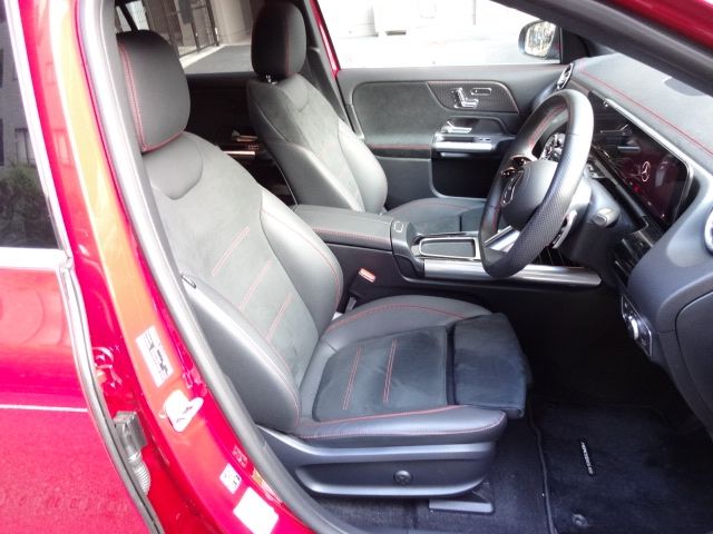 MERCEDES BENZ EQA