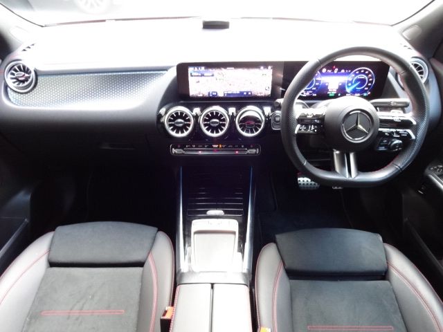 MERCEDES BENZ EQA