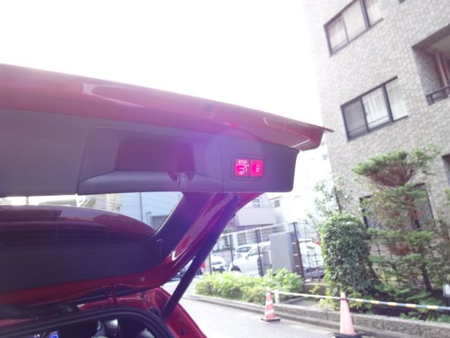 MERCEDES BENZ EQA