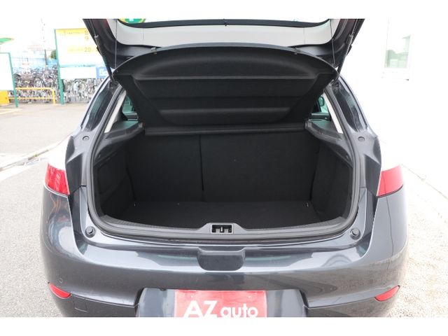 RENAULT MEGANE hatchback