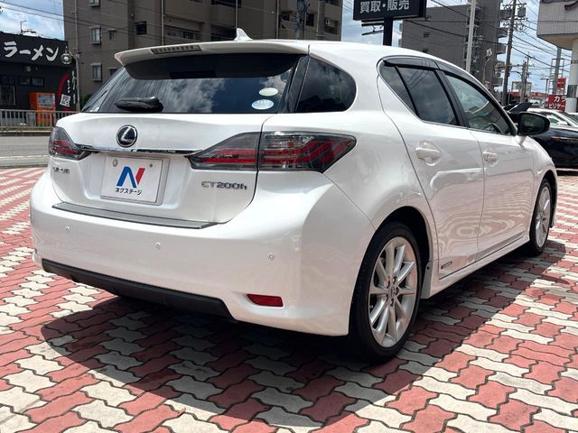 LEXUS CT200h