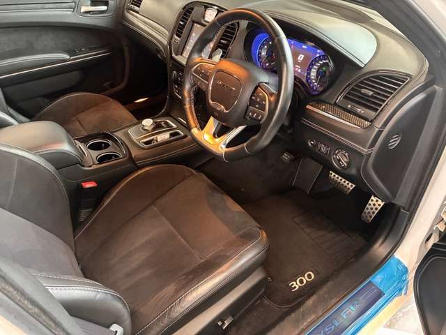 CHRYSLER 300