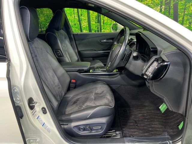 CROWN sedan hybrid 4WD
