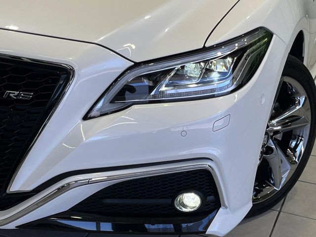CROWN sedan hybrid 4WD