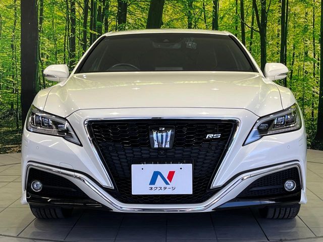 CROWN sedan hybrid 4WD