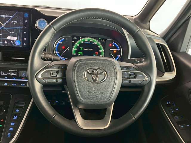 VOXY HYBRID