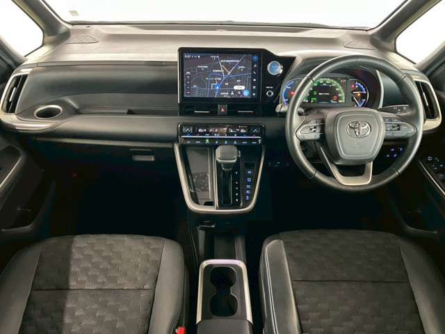 VOXY HYBRID