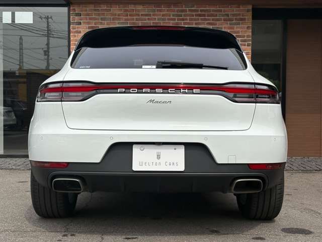 PORSCHE Macan