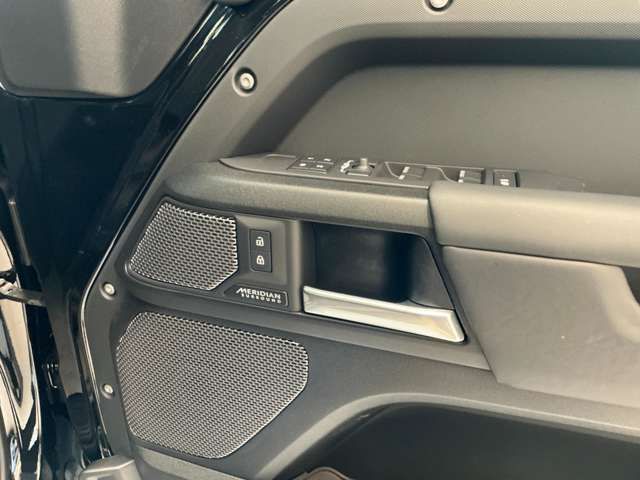 ROVER DEFENDER