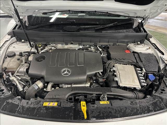 MERCEDES BENZ GLB