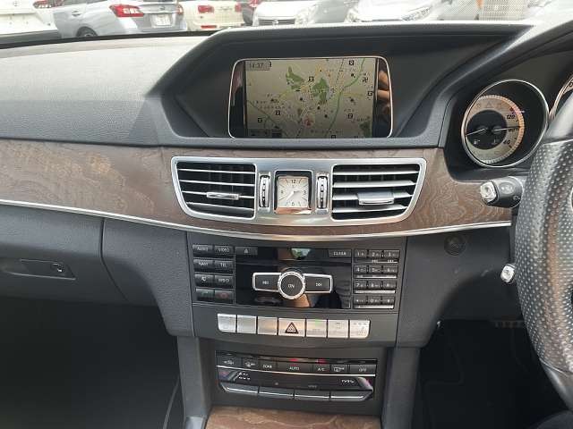 MERCEDES BENZ E class sedan