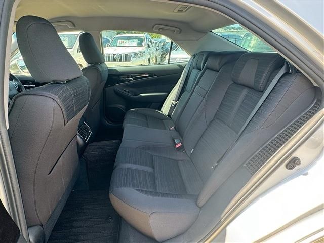 CROWN sedan hybrid