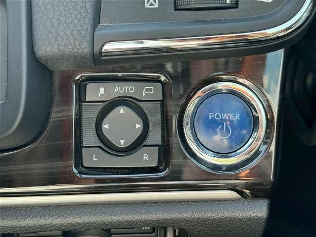 CROWN sedan hybrid