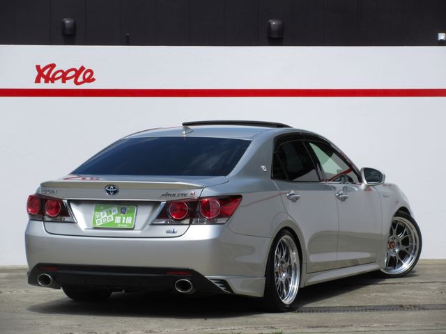 CROWN sedan hybrid