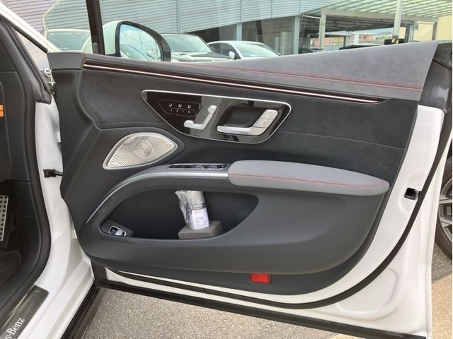 MERCEDES BENZ EQS