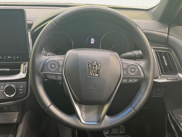 CROWN sedan hybrid