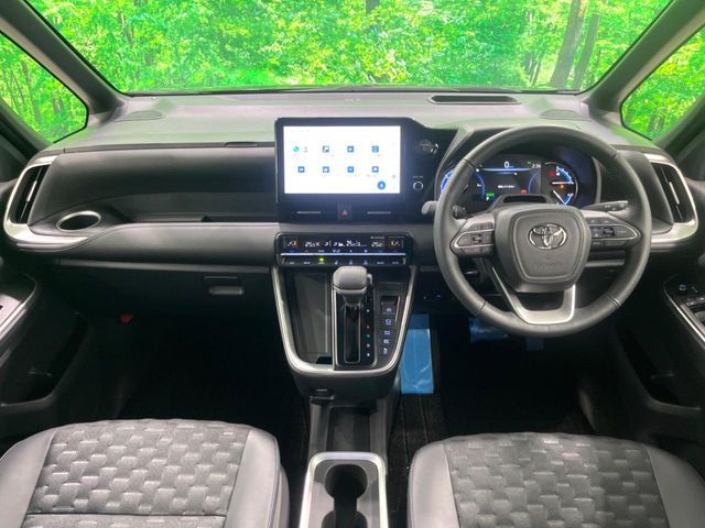 VOXY HYBRID