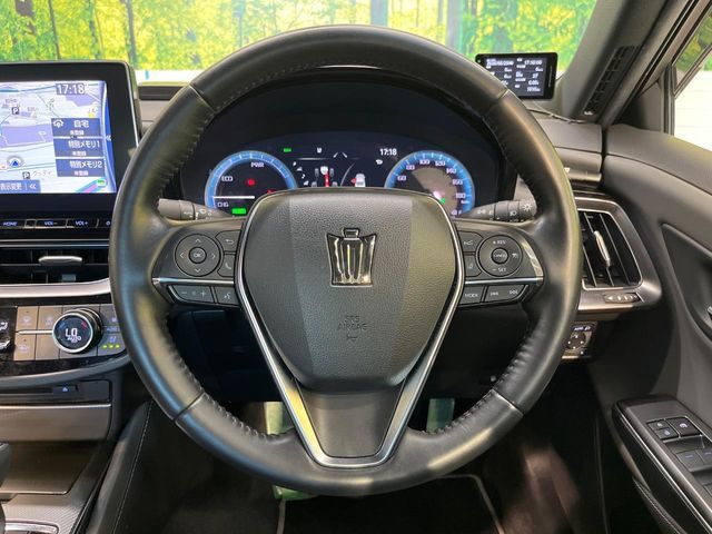 CROWN sedan hybrid