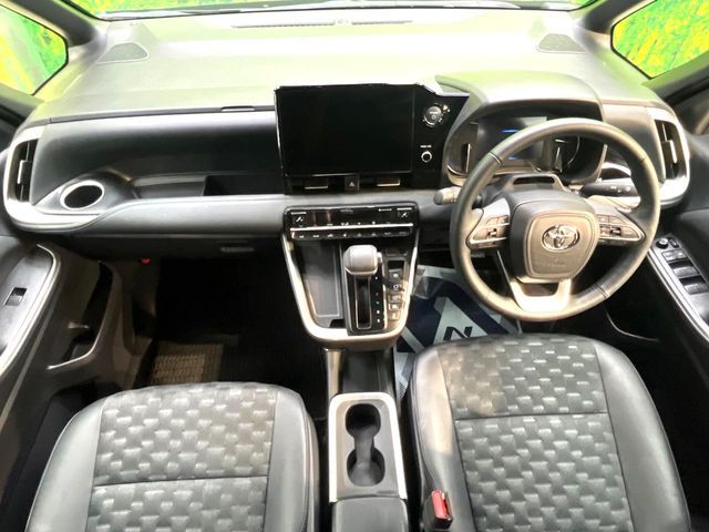 VOXY HYBRID